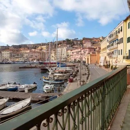 Il Veliero Vista Darsena ポルトフェッラーイオ